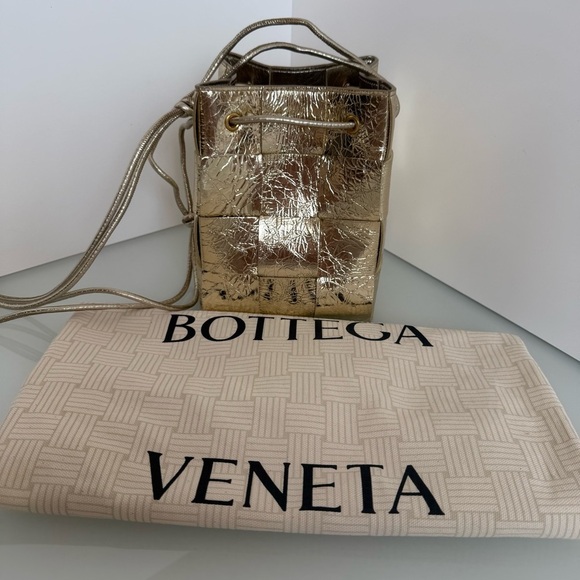 Bottega Veneta Cassette Interciato Gold Leather Woven Bucket Bag - Picture 9 of 9